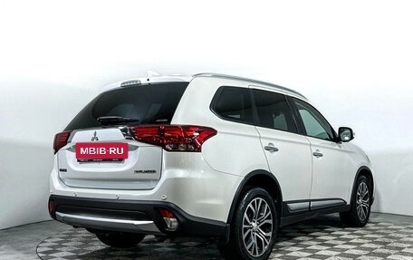 Mitsubishi Outlander III рестайлинг 3, 2018 год, 1 997 000 рублей, 5 фотография