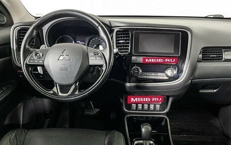 Mitsubishi Outlander III рестайлинг 3, 2018 год, 1 997 000 рублей, 12 фотография