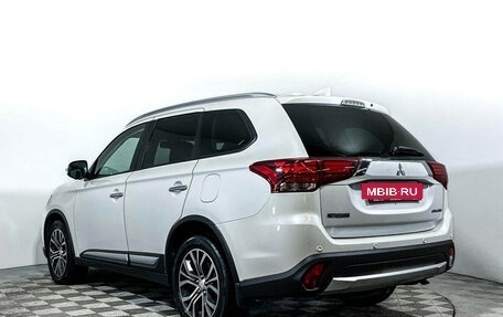 Mitsubishi Outlander III рестайлинг 3, 2018 год, 1 997 000 рублей, 7 фотография