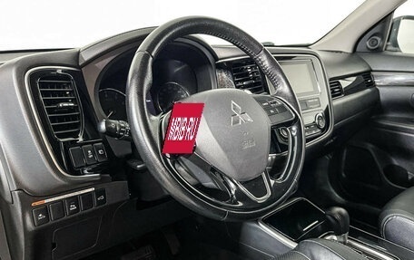 Mitsubishi Outlander III рестайлинг 3, 2018 год, 1 997 000 рублей, 13 фотография