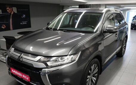 Mitsubishi Outlander III рестайлинг 3, 2020 год, 2 197 000 рублей, 1 фотография