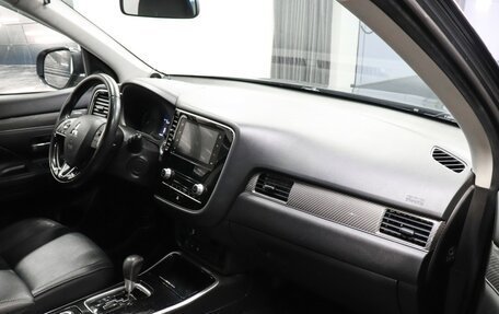 Mitsubishi Outlander III рестайлинг 3, 2020 год, 2 197 000 рублей, 8 фотография