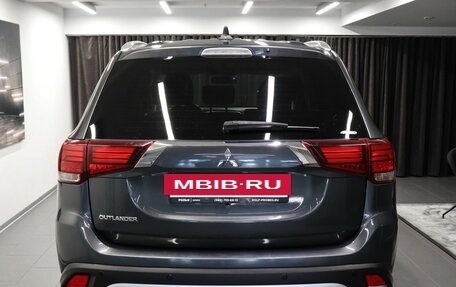 Mitsubishi Outlander III рестайлинг 3, 2020 год, 2 197 000 рублей, 5 фотография