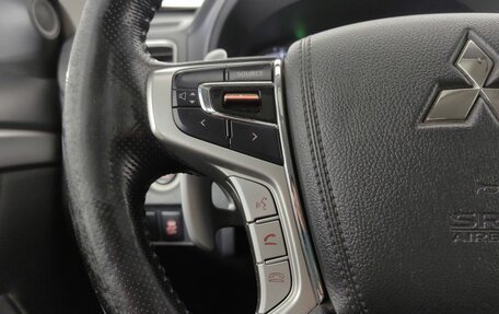 Mitsubishi Pajero Sport III рестайлинг, 2017 год, 2 630 000 рублей, 13 фотография