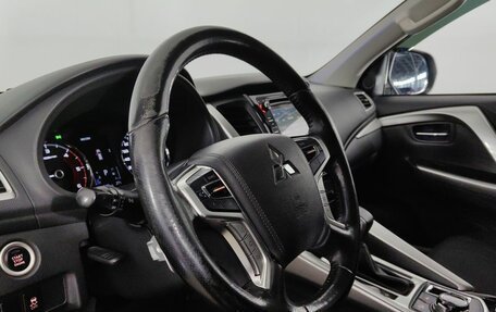 Mitsubishi Pajero Sport III рестайлинг, 2017 год, 2 630 000 рублей, 12 фотография