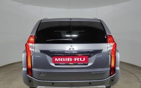 Mitsubishi Pajero Sport III рестайлинг, 2017 год, 2 630 000 рублей, 6 фотография