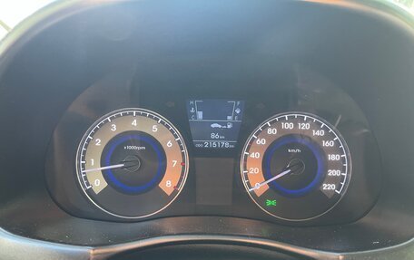 Hyundai Solaris II рестайлинг, 2011 год, 450 000 рублей, 14 фотография