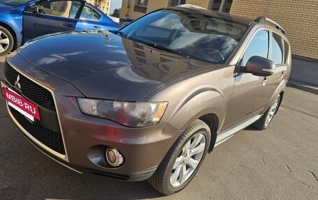 Mitsubishi Outlander III рестайлинг 3, 2011 год, 1 050 000 рублей, 2 фотография