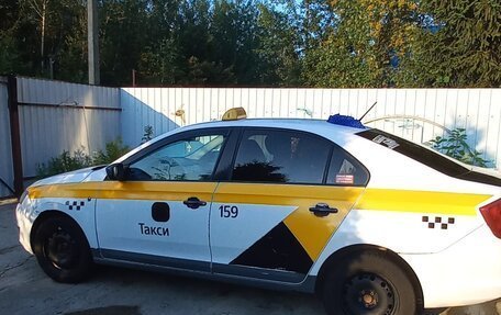 Skoda Rapid I, 2015 год, 650 000 рублей, 2 фотография