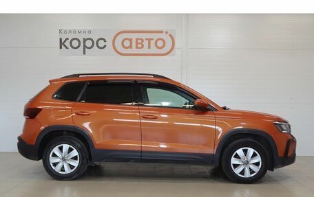 Volkswagen Taos, 2021 год, 1 999 000 рублей, 4 фотография