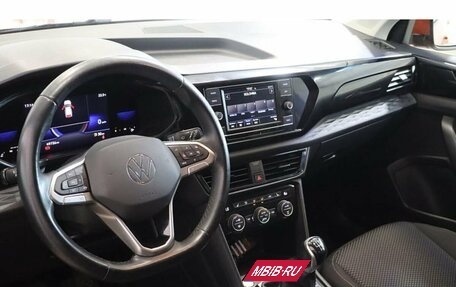 Volkswagen Taos, 2021 год, 1 999 000 рублей, 6 фотография
