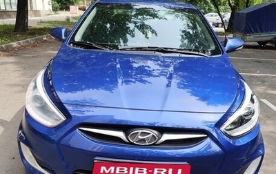 Hyundai Solaris II рестайлинг, 2013 год, 800 000 рублей, 1 фотография
