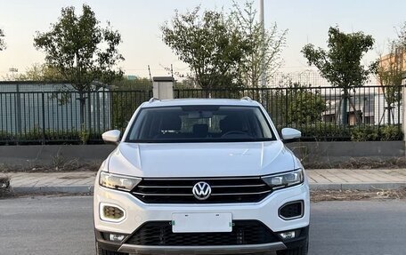 Volkswagen T-Roc I, 2022 год, 1 820 000 рублей, 2 фотография