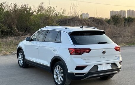 Volkswagen T-Roc I, 2022 год, 1 820 000 рублей, 5 фотография