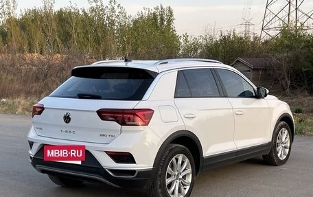 Volkswagen T-Roc I, 2022 год, 1 820 000 рублей, 3 фотография
