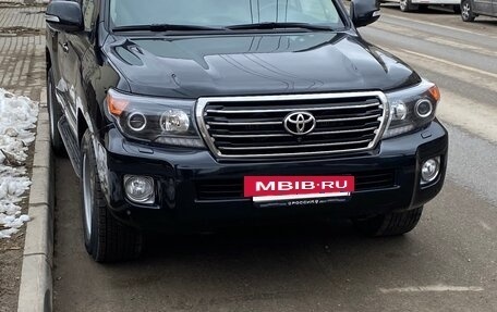 Toyota Land Cruiser 200, 2014 год, 2 750 000 рублей, 2 фотография