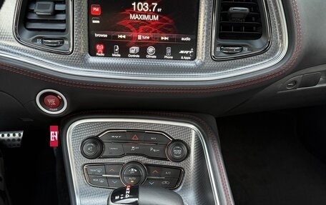 Dodge Challenger III рестайлинг 2, 2014 год, 5 700 000 рублей, 21 фотография