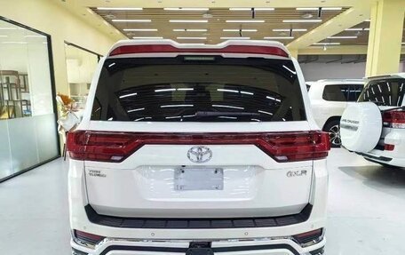 Toyota Land Cruiser, 2022 год, 7 850 000 рублей, 4 фотография