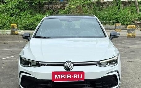 Volkswagen Golf VIII, 2022 год, 1 990 000 рублей, 2 фотография