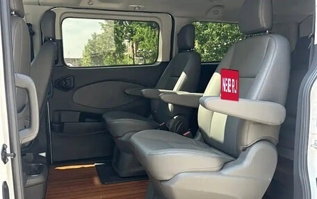 Ford Tourneo Custom I рестайлинг, 2020 год, 2 285 000 рублей, 2 фотография