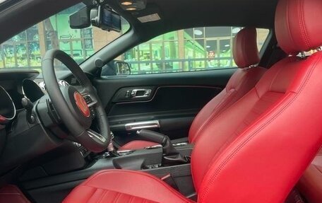 Ford Mustang VI рестайлинг, 2020 год, 2 990 000 рублей, 12 фотография