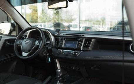 Toyota RAV4, 2015 год, 2 350 000 рублей, 10 фотография