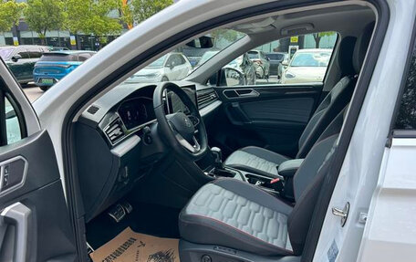 Volkswagen Tiguan II, 2022 год, 2 860 001 рублей, 12 фотография