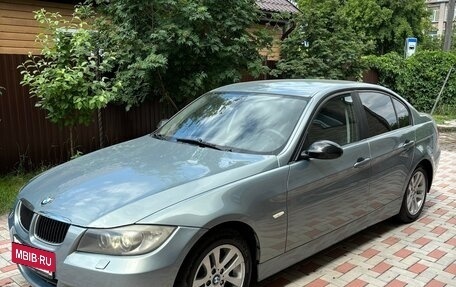 BMW 3 серия, 2006 год, 800 000 рублей, 3 фотография