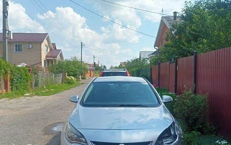 Opel Astra J, 2012 год, 550 000 рублей, 2 фотография
