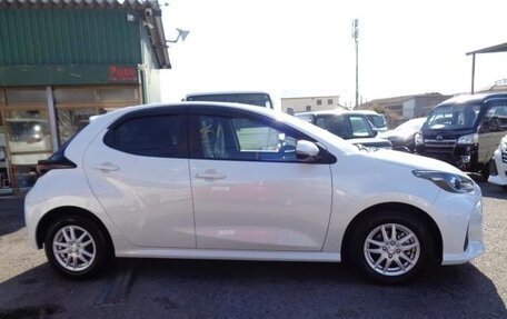 Toyota Yaris, 2021 год, 950 000 рублей, 4 фотография