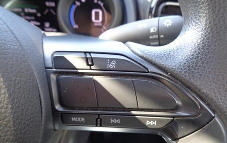 Toyota Yaris, 2021 год, 950 000 рублей, 16 фотография