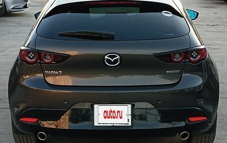 Mazda 3, 2021 год, 1 870 000 рублей, 2 фотография