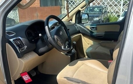 Hyundai H-1 II рестайлинг, 2008 год, 1 100 000 рублей, 24 фотография