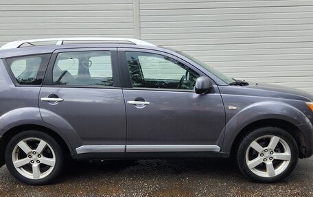 Mitsubishi Outlander III рестайлинг 3, 2008 год, 1 050 000 рублей, 4 фотография