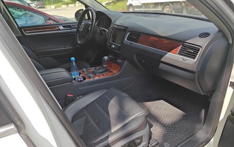 Volkswagen Touareg III, 2011 год, 1 750 000 рублей, 8 фотография