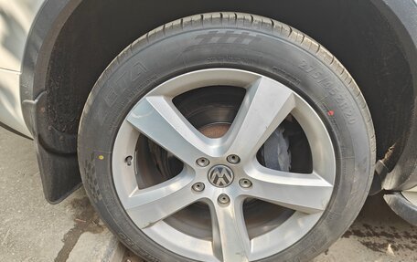 Volkswagen Touareg III, 2011 год, 1 750 000 рублей, 14 фотография