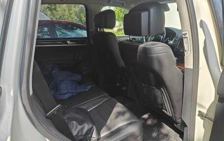 Volkswagen Touareg III, 2011 год, 1 750 000 рублей, 12 фотография