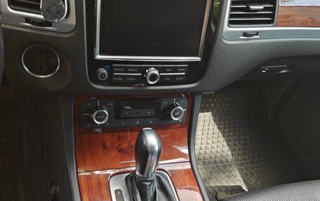 Volkswagen Touareg III, 2011 год, 1 750 000 рублей, 17 фотография