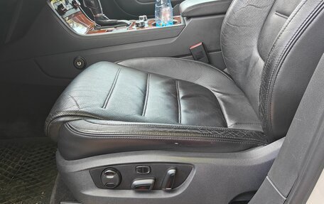 Volkswagen Touareg III, 2011 год, 1 750 000 рублей, 16 фотография
