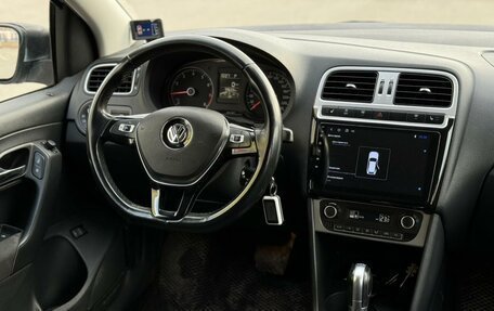Volkswagen Polo VI (EU Market), 2017 год, 1 050 000 рублей, 16 фотография