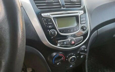 Hyundai Solaris II рестайлинг, 2014 год, 799 900 рублей, 19 фотография
