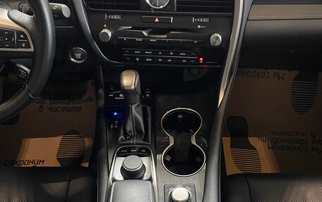 Lexus RX IV рестайлинг, 2018 год, 3 899 000 рублей, 13 фотография