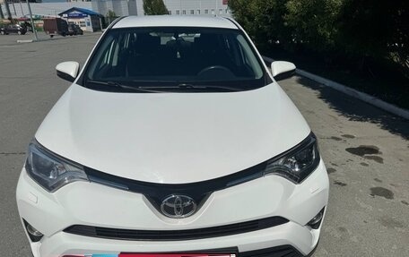 Toyota RAV4, 2016 год, 1 990 000 рублей, 4 фотография