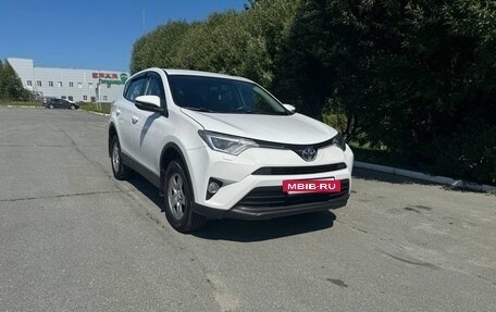 Toyota RAV4, 2016 год, 1 990 000 рублей, 2 фотография