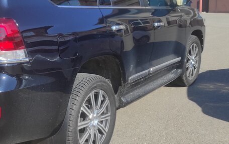 Toyota Land Cruiser 200, 2016 год, 5 820 000 рублей, 3 фотография