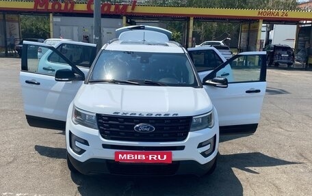 Ford Explorer VI, 2017 год, 2 900 000 рублей, 3 фотография