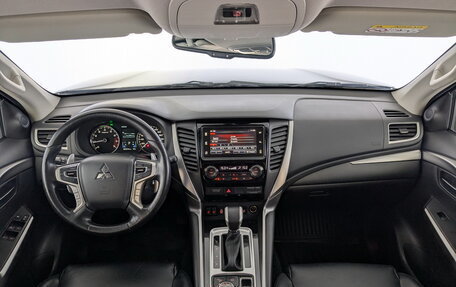 Mitsubishi Pajero Sport III рестайлинг, 2018 год, 3 150 000 рублей, 14 фотография