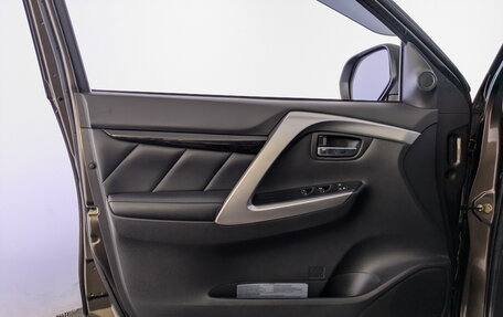 Mitsubishi Pajero Sport III рестайлинг, 2018 год, 3 150 000 рублей, 19 фотография