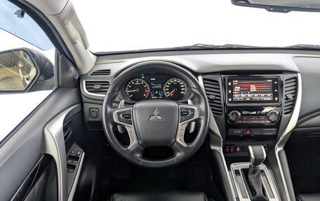 Mitsubishi Pajero Sport III рестайлинг, 2018 год, 3 150 000 рублей, 22 фотография
