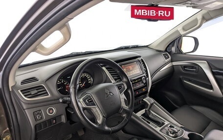 Mitsubishi Pajero Sport III рестайлинг, 2018 год, 3 150 000 рублей, 16 фотография